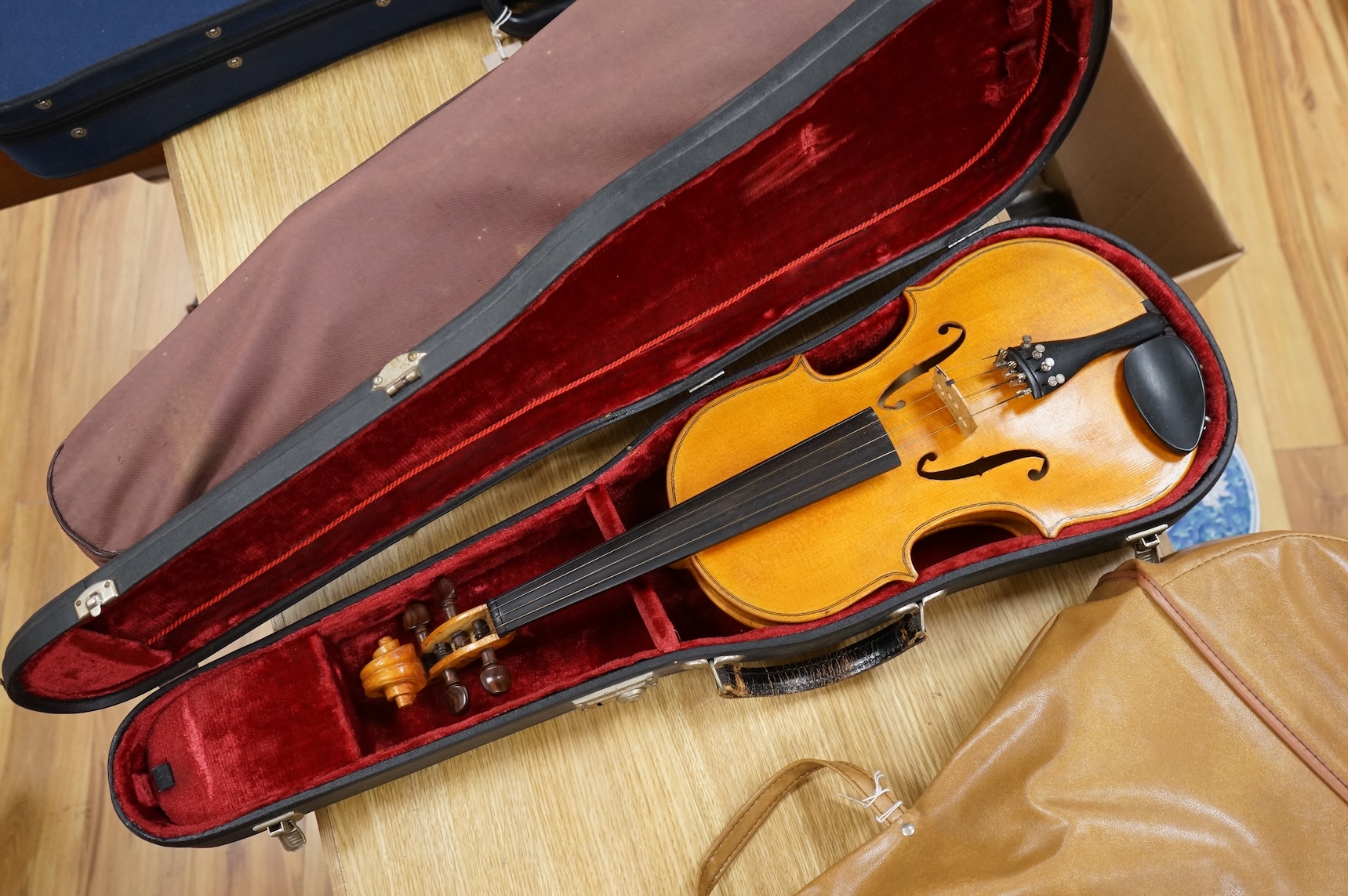 A cased handmade English violin by Robert Down, Hindhead Fecit Anno 1977